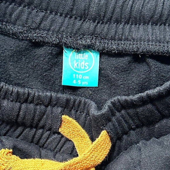 ⭐️ 5 for $25 Kids Black Joggers with Roar Print Size 4-5 Years 110 cm - Picture 3 of 4